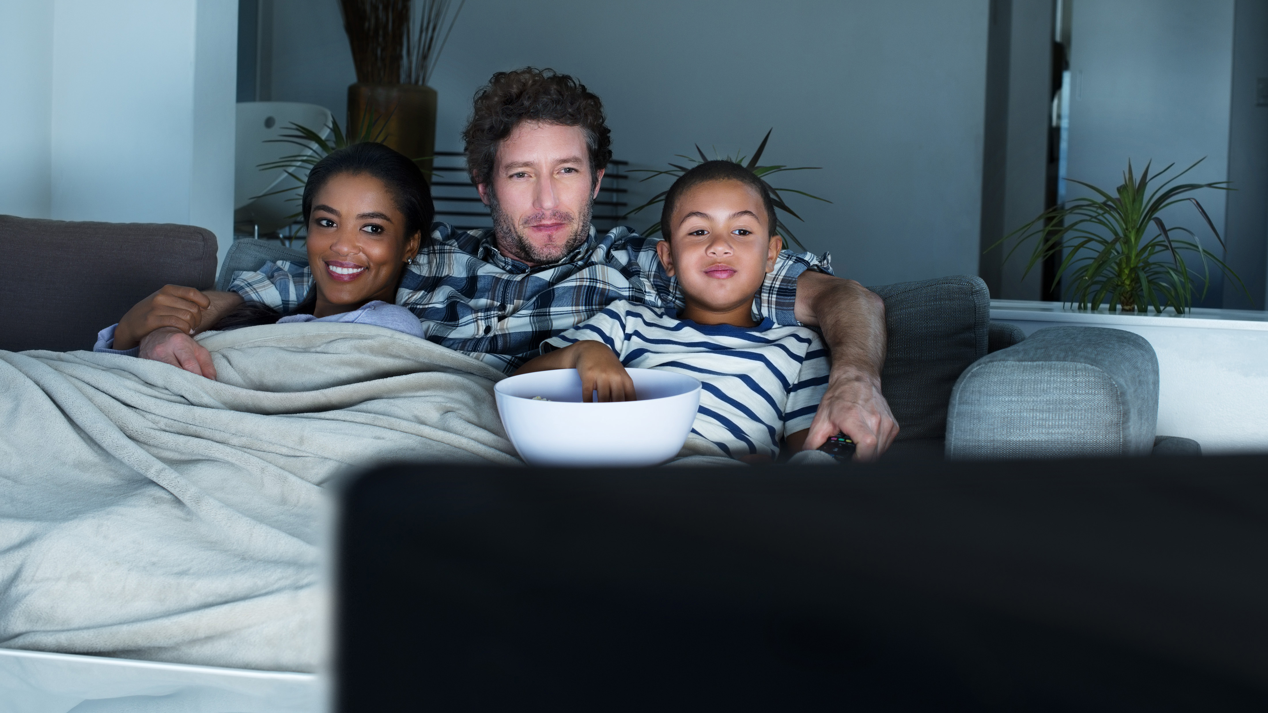 Family_watching_TV_768x432.jpg